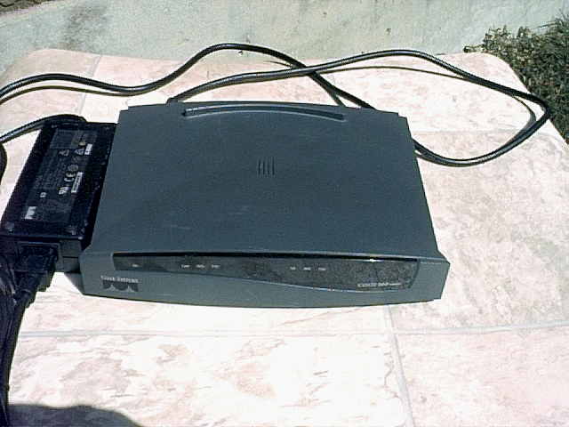 CISCO 805 ROUTER W//Power Adapter