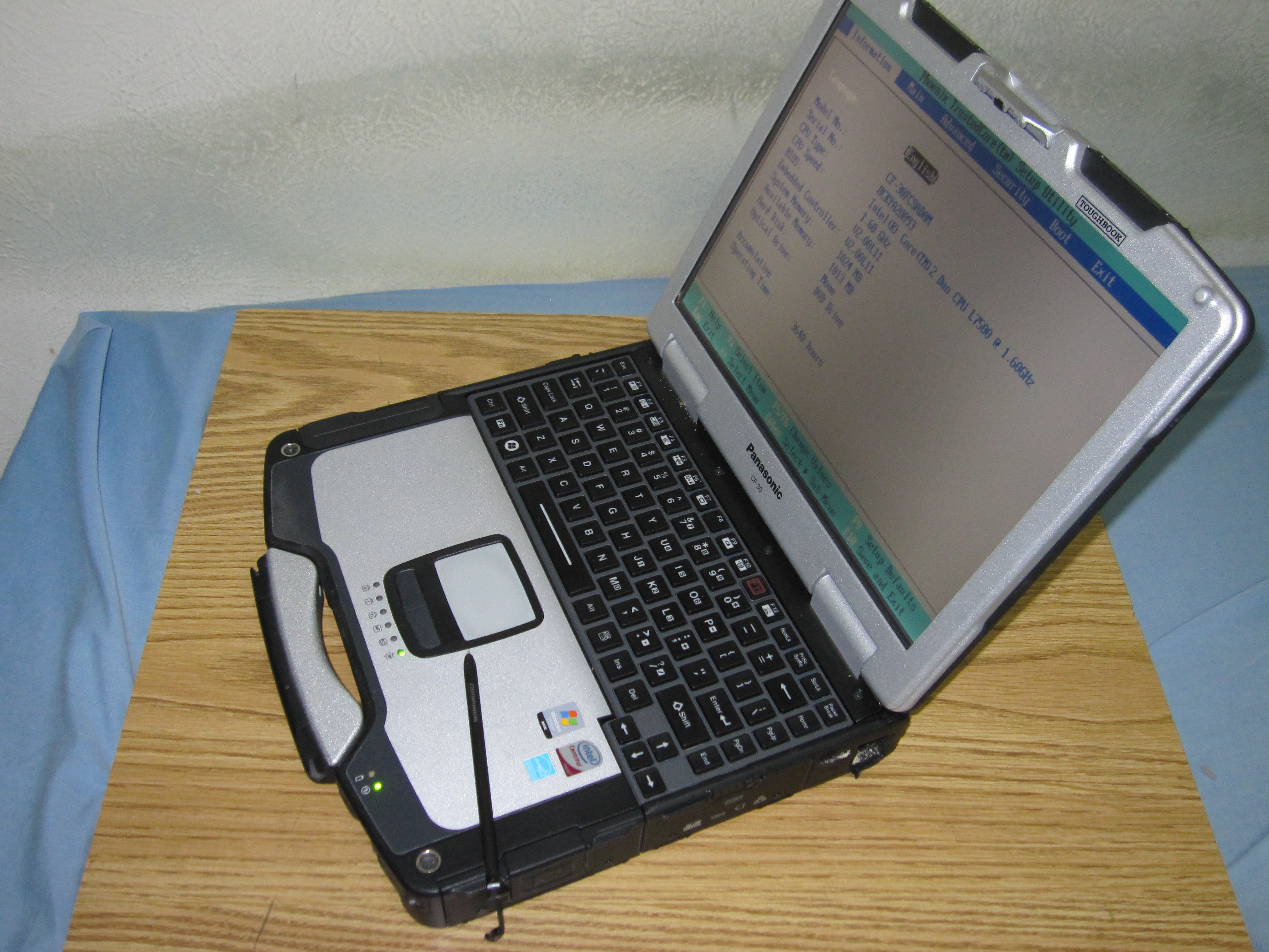 Panasonic ToughBook CF-30 TouchScreen 1.60GHz, 1GB RAM, DVD/CD, NO HARD